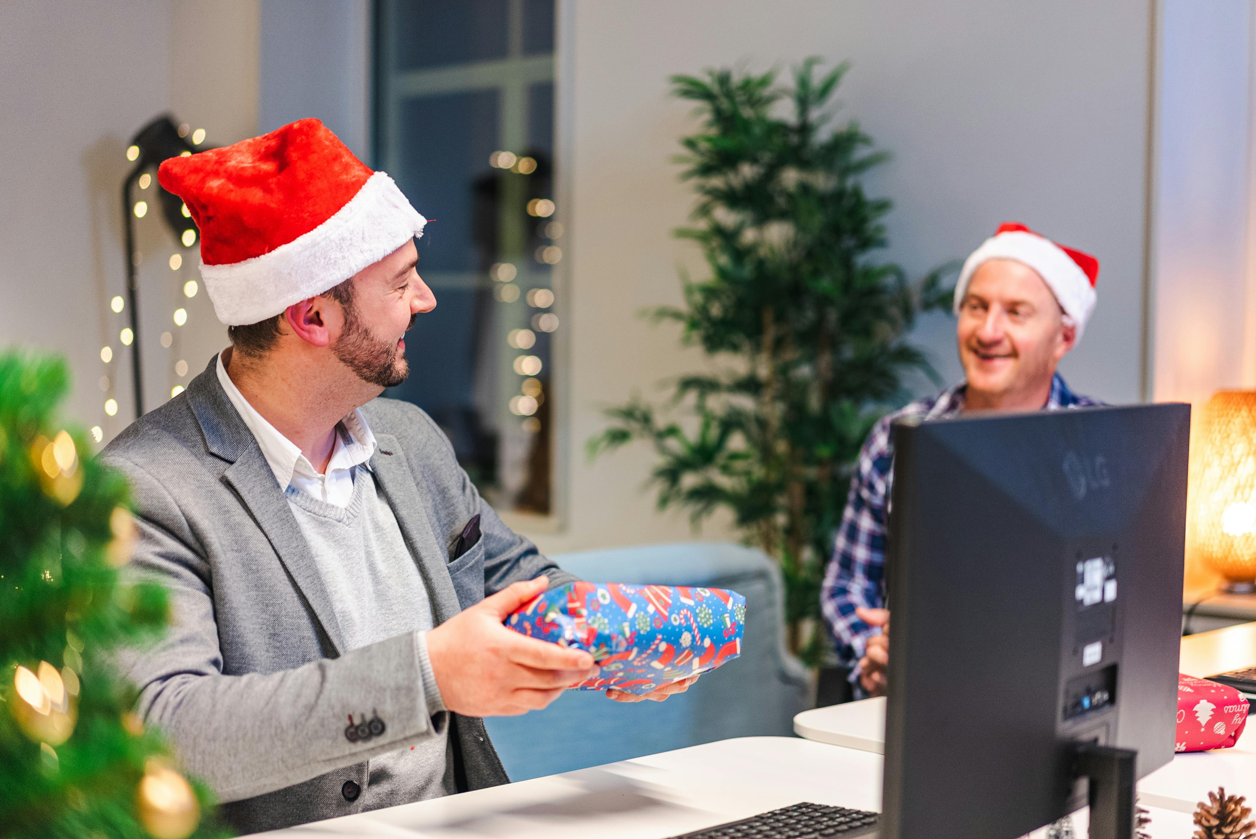 Secret Santa au bureau : le guide complet